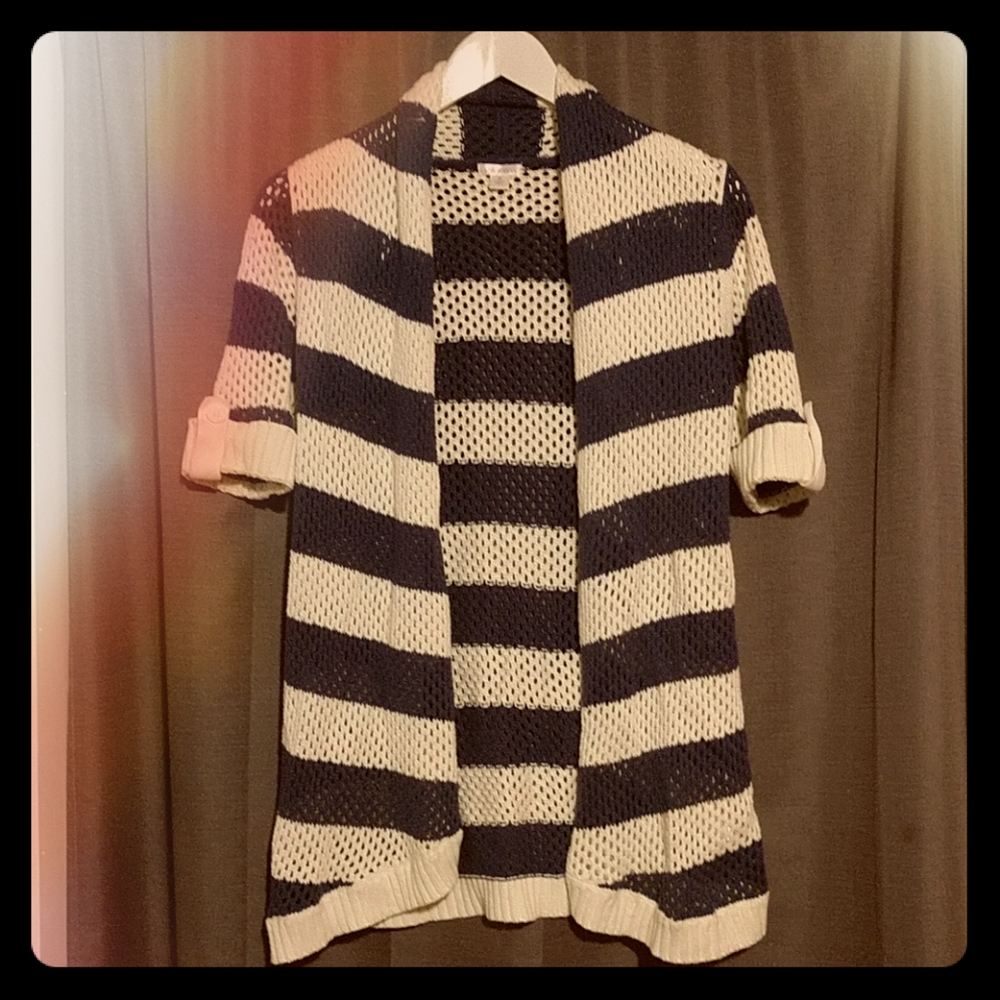 Half sleeve sweater